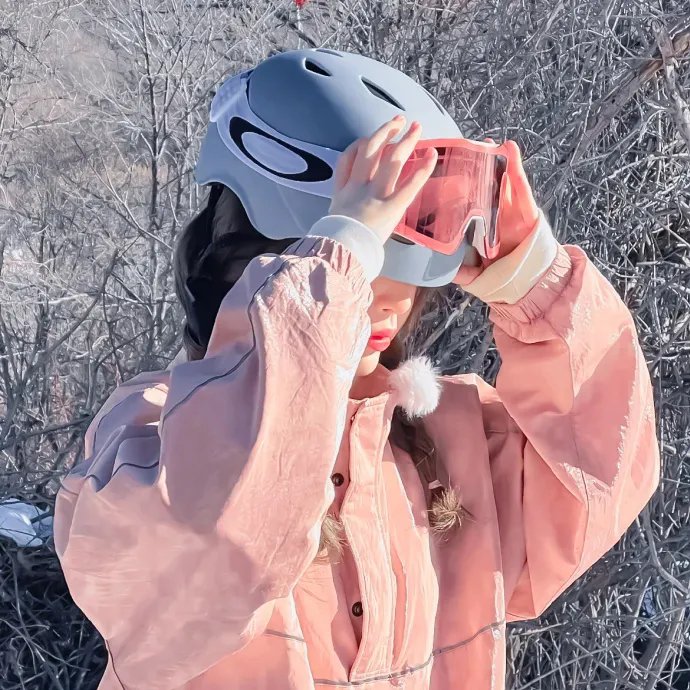 被迫闪婚，我在大佬怀里肆意撒娇